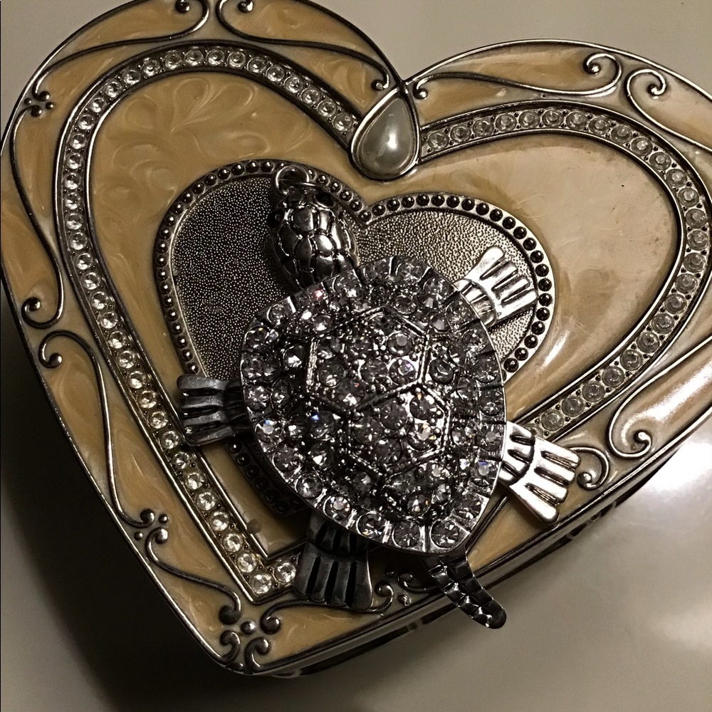 Diamond women’s Broach Silver